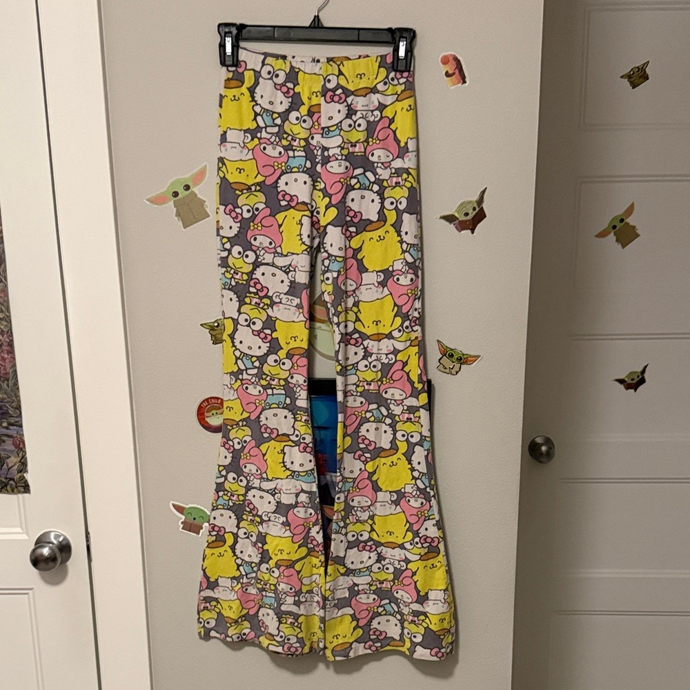 Hello Kitty Sanrio flare yoga leggings